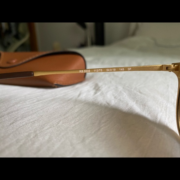 Erika Metal Gold Ray Bans - Picture 5 of 5